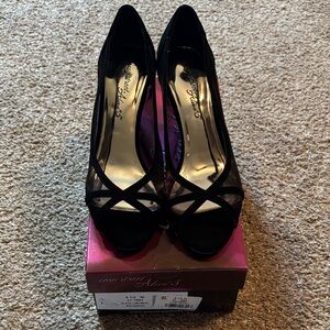 Easy Street Black Mesh Peep-Toe Heels 9.5W